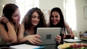 3 Ladies Browsing Soc Med